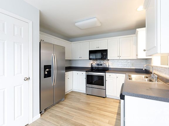5th image of 801 Painted Lady Ct
