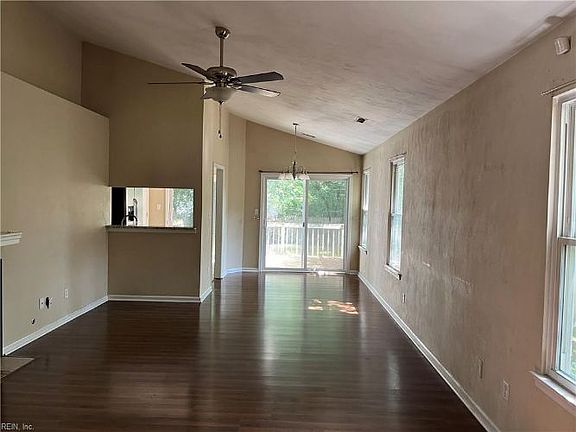 3rd image of 125 Mallard Dr