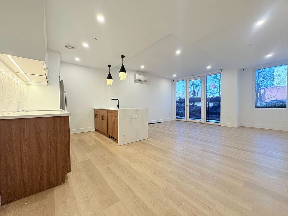 1st image of 159 Meserole Ave #103