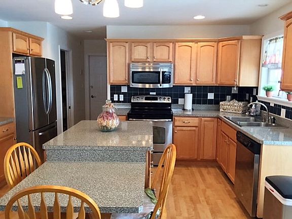 3rd image of 12 Heritage Dr