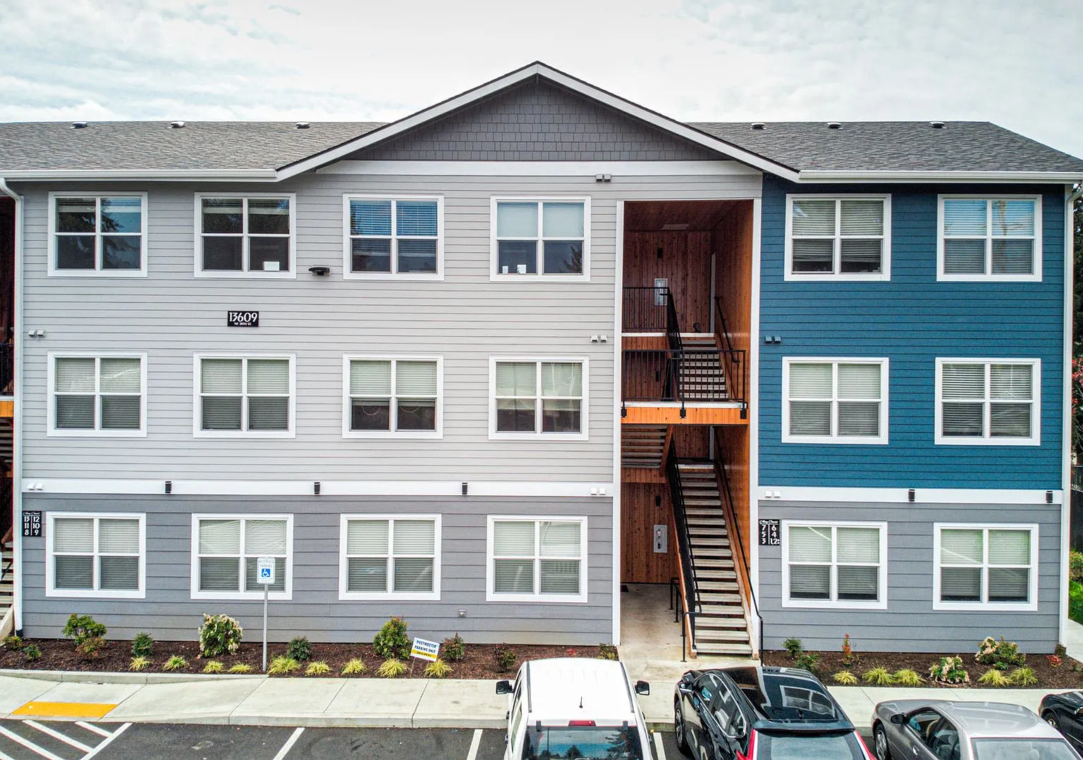 L13609 -- Avey Court Apartments — Photo 1