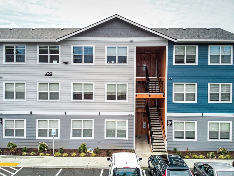 L13609 -- Avey Court Apartments — Photo 1