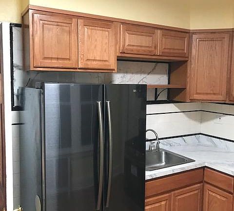 3rd image of 1050 E 94th St #2