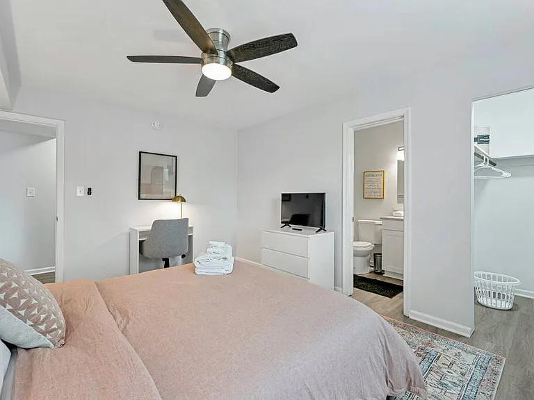 1017 Barclay Sq — Photo 7