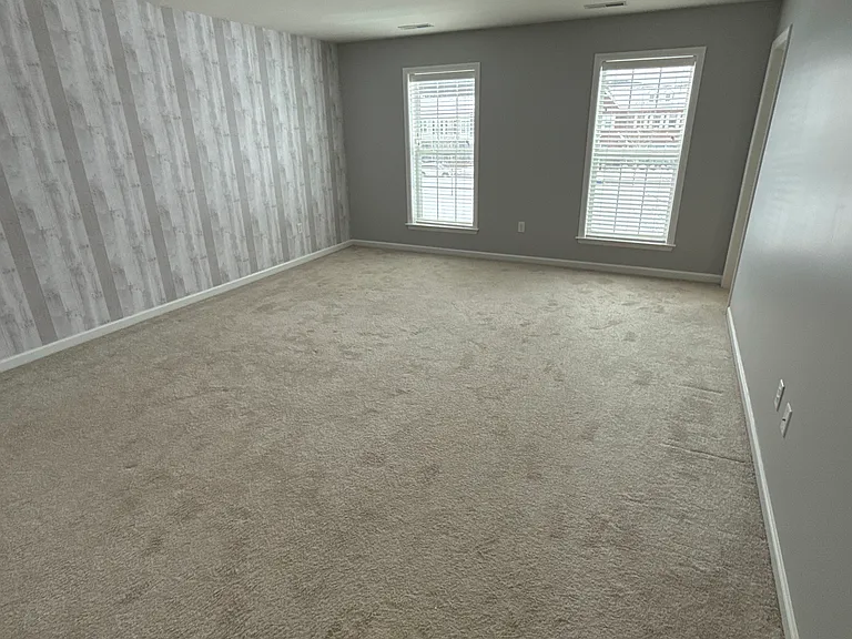 1414 Hastings Cres — Photo 16