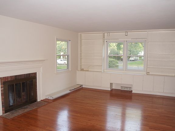 2nd image of 62 Lillie St