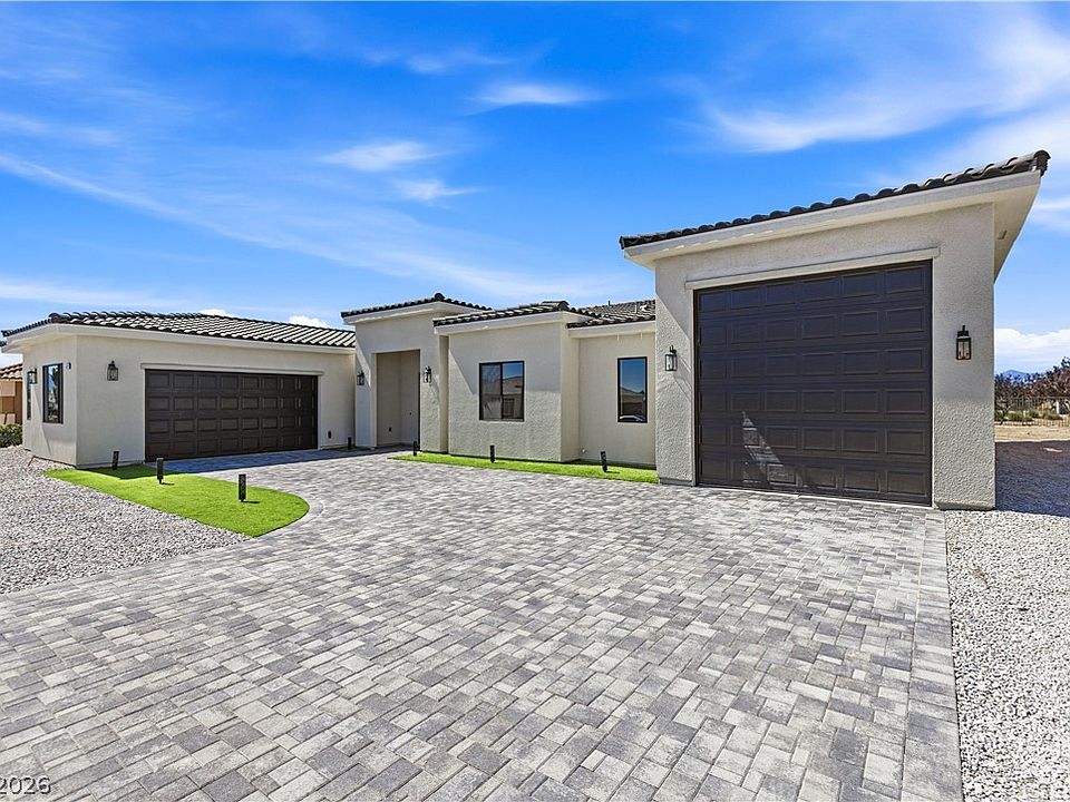 1st image of 4700 Parkwood Dr