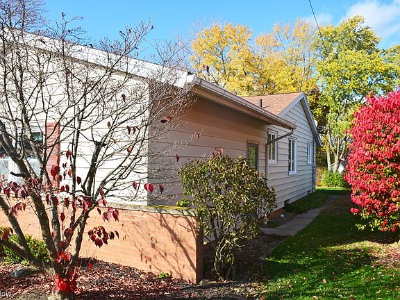 3rd image of 6565 Kingswood Dr