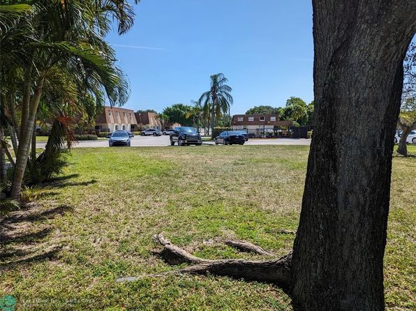 136 San Remo Blvd, North Lauderdale, FL 33068