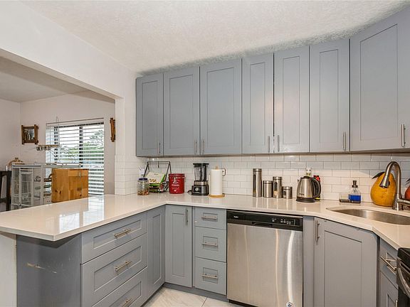 5th image of 735 NE 37th Street