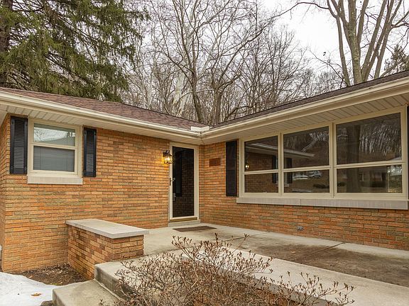 4th image of 1020 Sycamore Dr