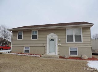 1914 Memorial Dr, Pekin, IL 61554