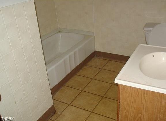 4th image of 15748 Mandalay Ave