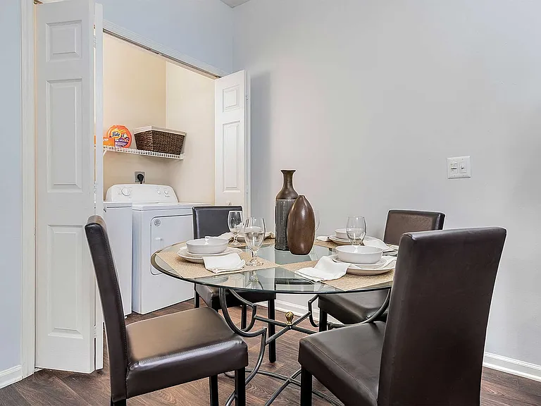 Alexander Court - 12