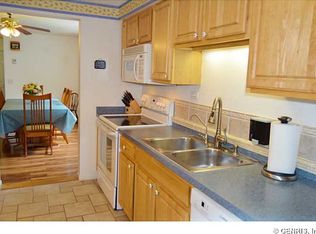 28 Justinshire Dr, Henrietta, NY 14467