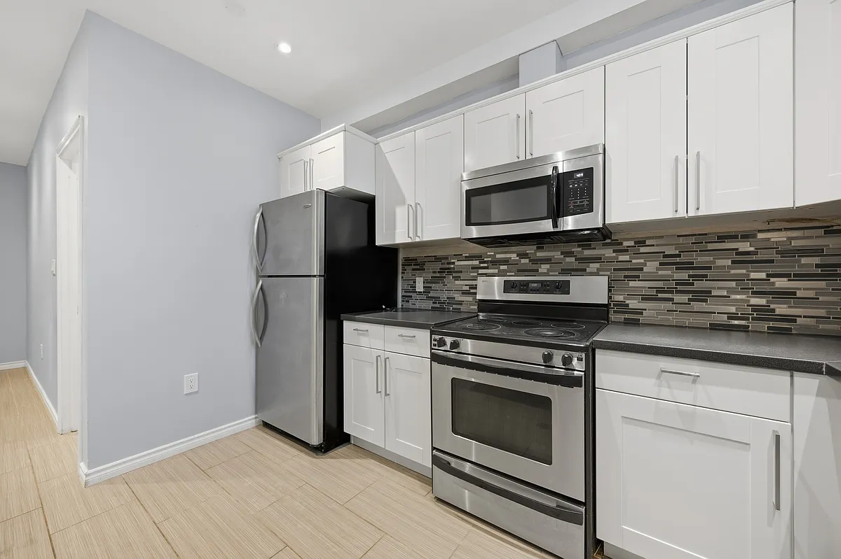 Building Photo - 472 Princeton Ave #Basement 2