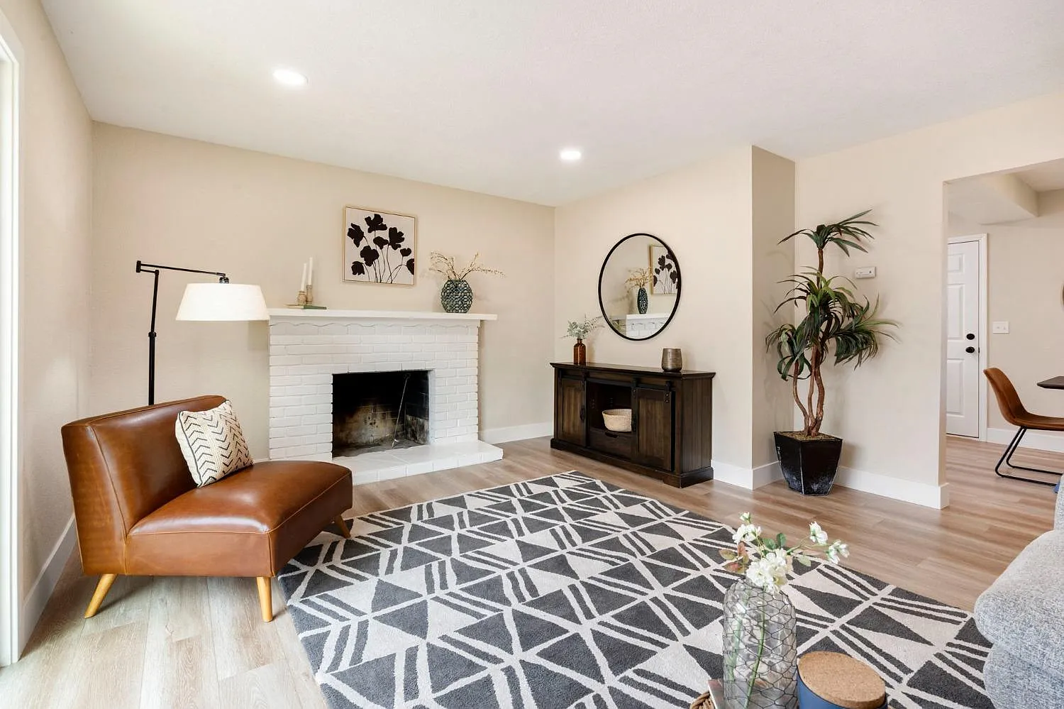 5929 Larry Way photo 1