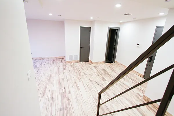 Rented by TheRealEstateCompany.com LLC | media 32