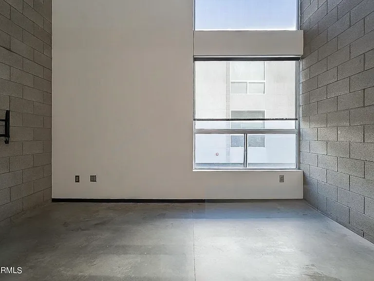 537 E Willetta St #6 — Photo 8