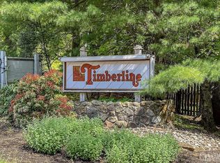 81 Laurel Hollow Ct, Edison, NJ 08820