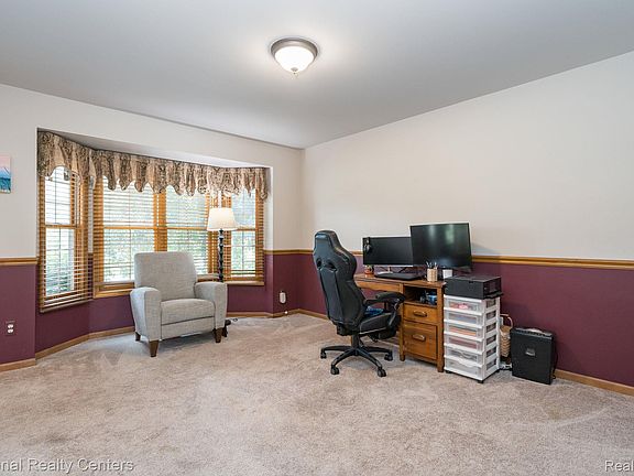 5th image of 48634 Lafayette Dr