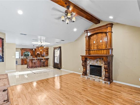 3rd image of 205 Miranda Ln