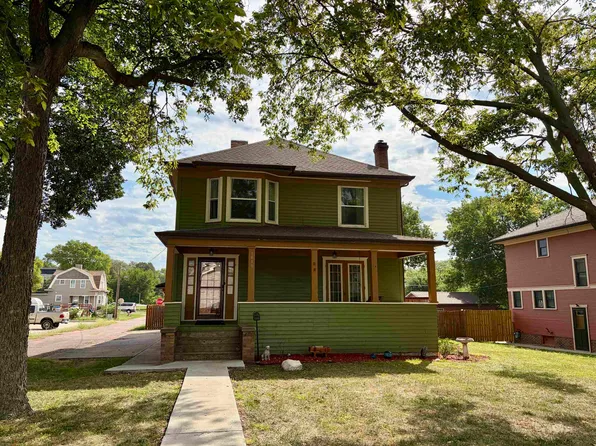 1010 Walnut St, Yankton, SD 57078