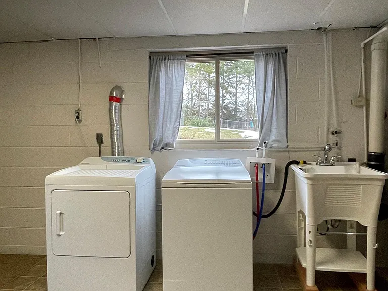 Laundry hookup in basement.
