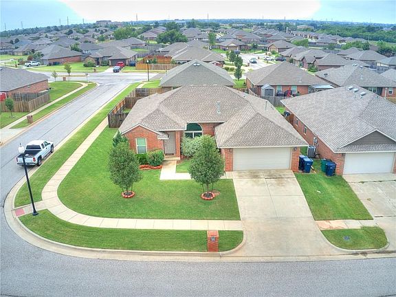 3rd image of 1600 NW 126th St