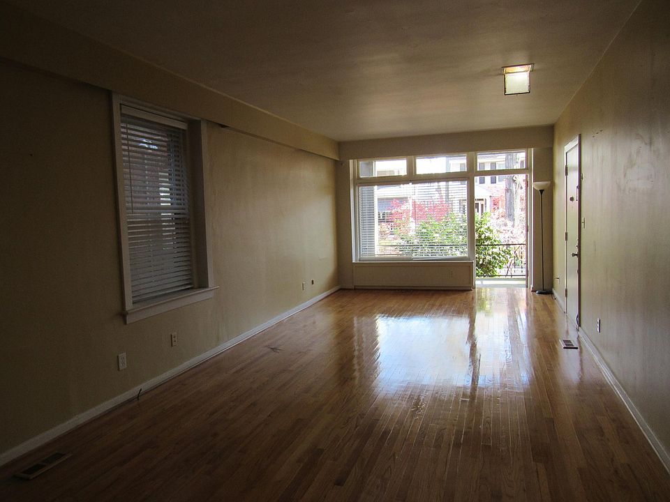 Living room/balcony access