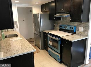 11637 Stoneview Sq APT 1B, Reston, VA 20191