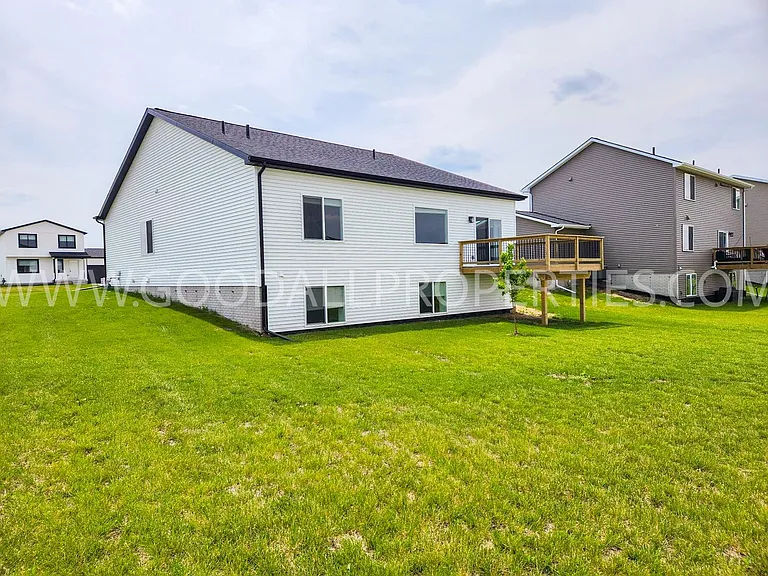 285 NW Morgan Ct — Photo 34