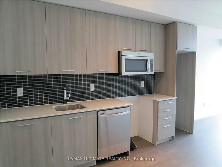 105 George St #815 — Photo 3