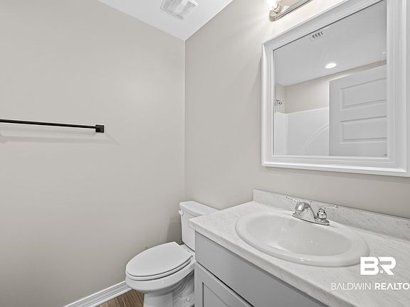 4th image of 101 W 15th St