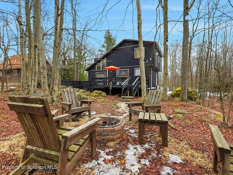 1379 Winding Way — Photo 36