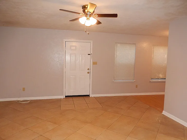 2334 Sylvan Ct — Photo 4