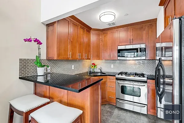 Sold by Bond New York | media 5