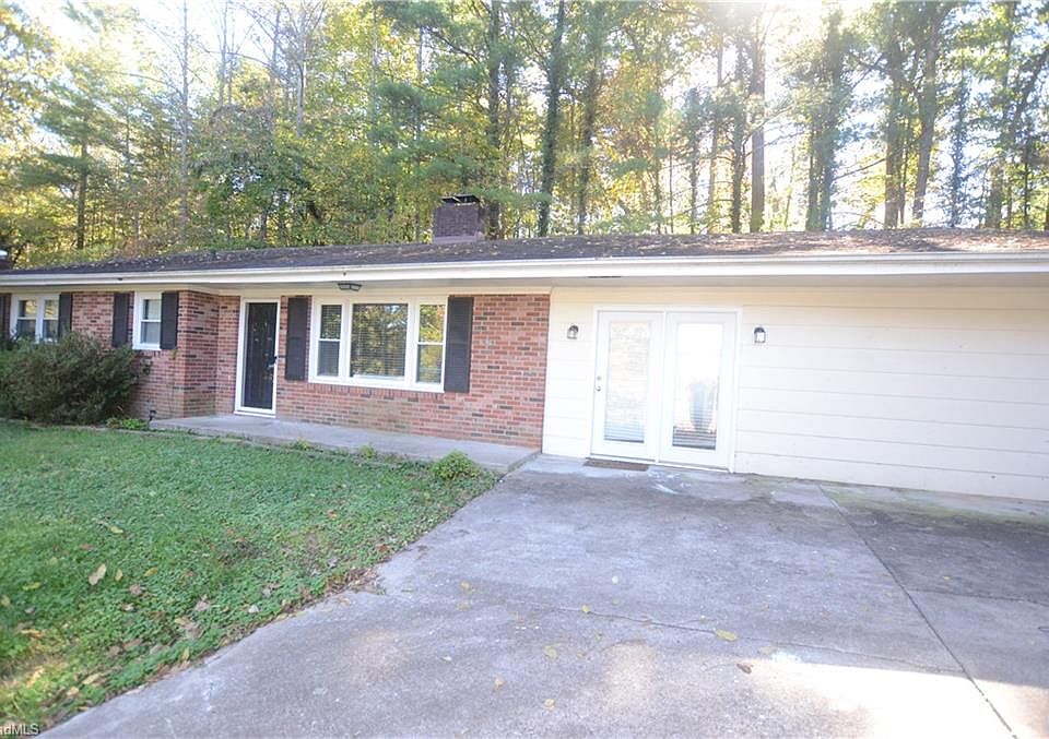 1st image of 8 Laurel Dr