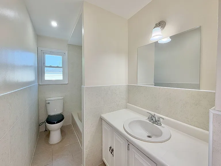 220 Astoria Pl #2 — Photo 10
