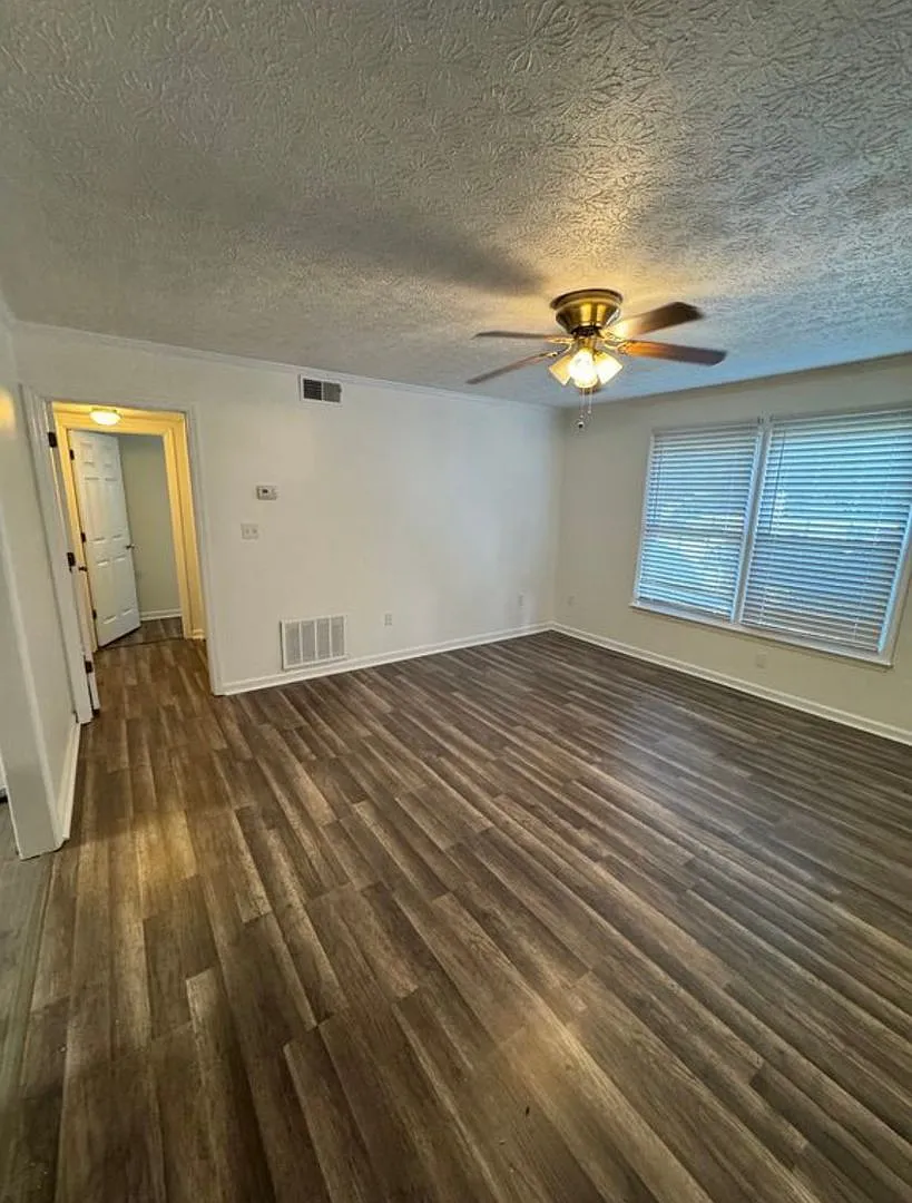 2 bed 1 bath newly renovated! — Photo 2