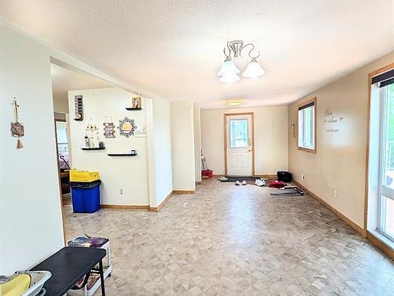 4th image of 350 Begg STREET W