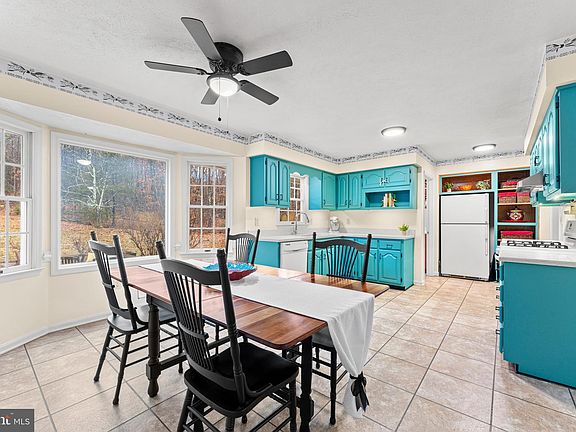5th image of 24060 Cedar Mountain Dr