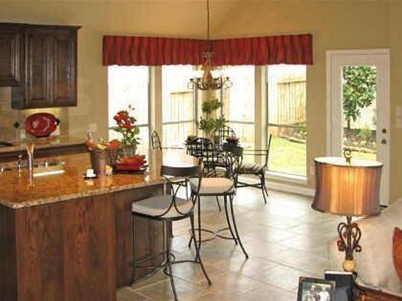 4th image of 510 Sunny River Ln