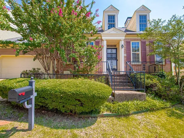 107 Claremore Ct, Little Rock, AR 72227