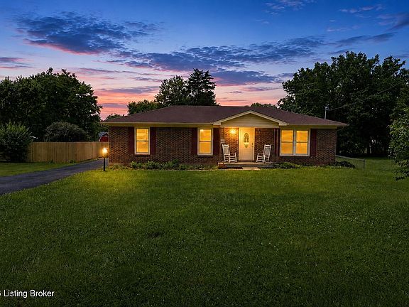 2nd image of 256 Lincoln Dr