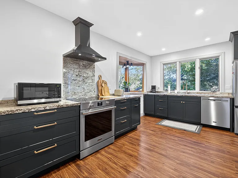 7325 Healdsburg Ave — Photo 6
