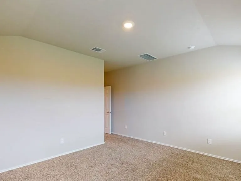 1261 Lindsey Dr — Photo 16