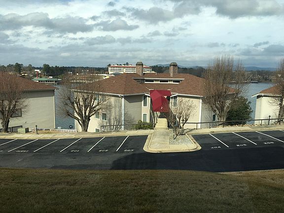 3rd image of 101 Long Island Dr
