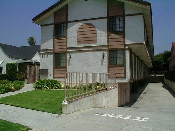 2nd image of 212 N Primrose Ave