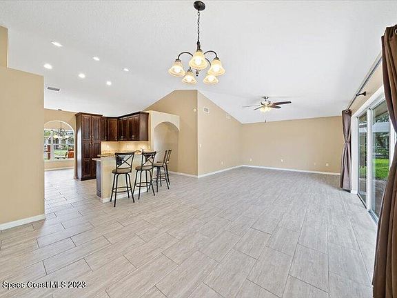 5th image of 771 Wild Flower St